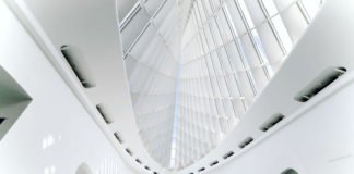 KFC lanserer førerløse 5G biler KFC lanserer førerløse 5G biler